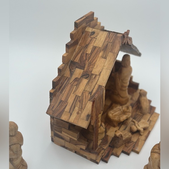 Large Handmade / Handcarved Olive Wood Primitive Nativity Scene - Picture 9 of 14